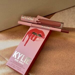 Kylie Jenner Matte Lip Kit in Pink